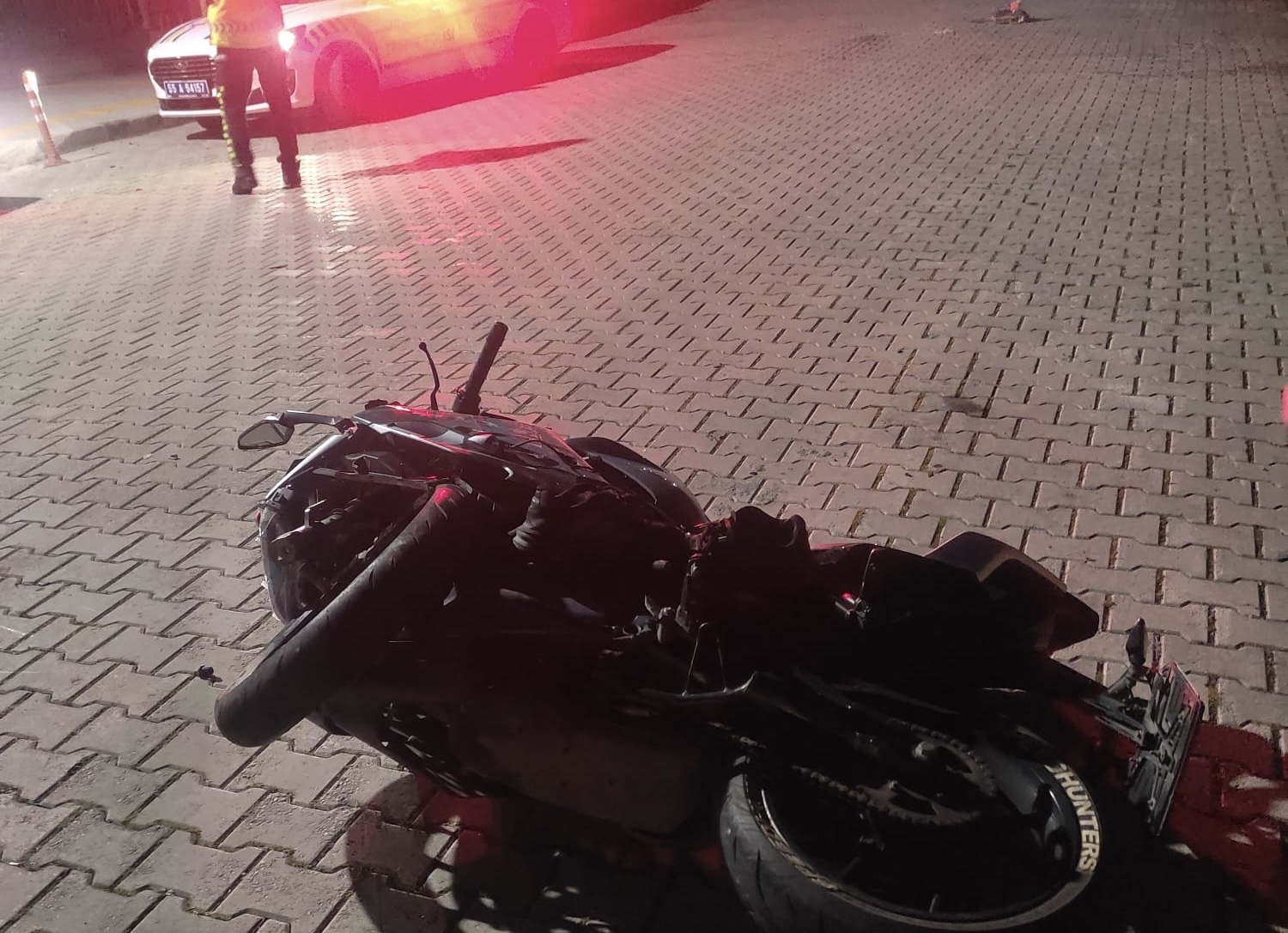 Samsun’da Motosiklet park halindeki araca çarptı