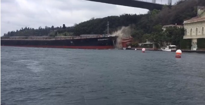 İstanbul Boğazında Yalıya Çarpan Gemi Türkiye'den Ayrıldı