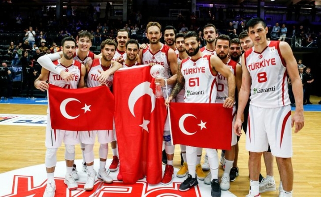 A Milli Erkek Basketbol Takımımız Karadağ'ı 10 Farkla Yendi!