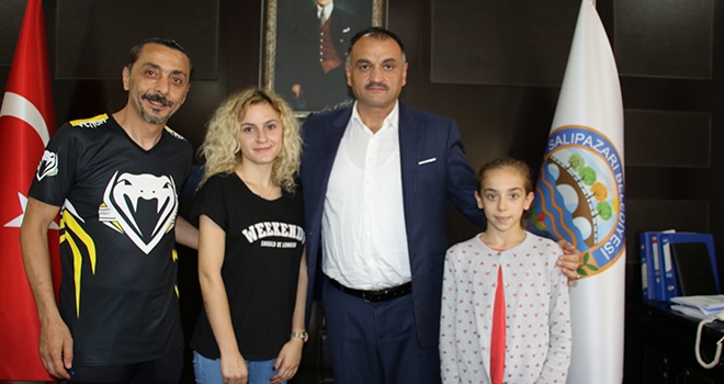 Şampiyondan Başkan Akgül'e Ziyaret
