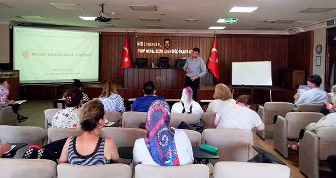 Anadolu Vakfı Değerli Öğretmenim Projesi Girişimcilik Eğitimleriyle Samsun'da