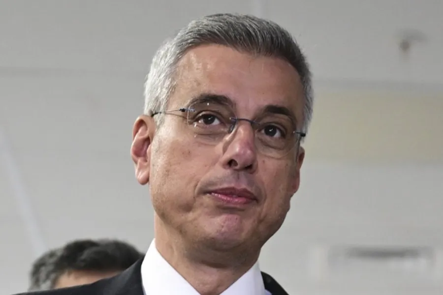 Kemal Memişoğlu, sigara konusunda yeni düzenlemelerin geleceğini duyurdu