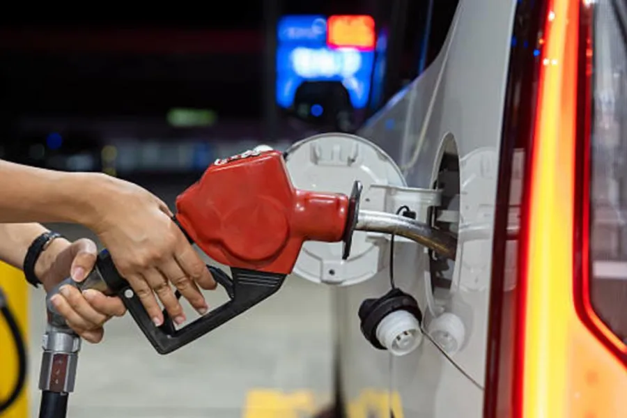 Akaryakıtta yeni zam kapıda: Benzin ve motorin fiyatları bu gece değişebilir