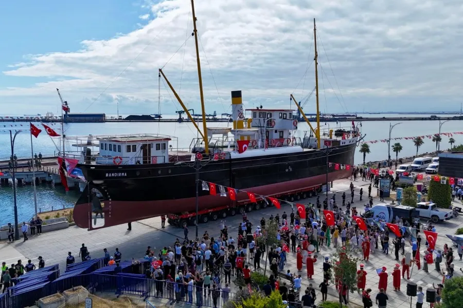 Bandırma Vapuru İstiklal Meydanı'nda! Samsun'un tarihi hafızası tek noktada buluştu
