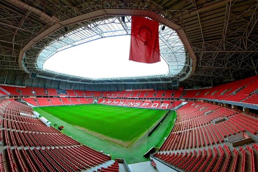 Samsun 19 Mayıs Stadyumu'nda Çim Serme İşlemi Başladı
