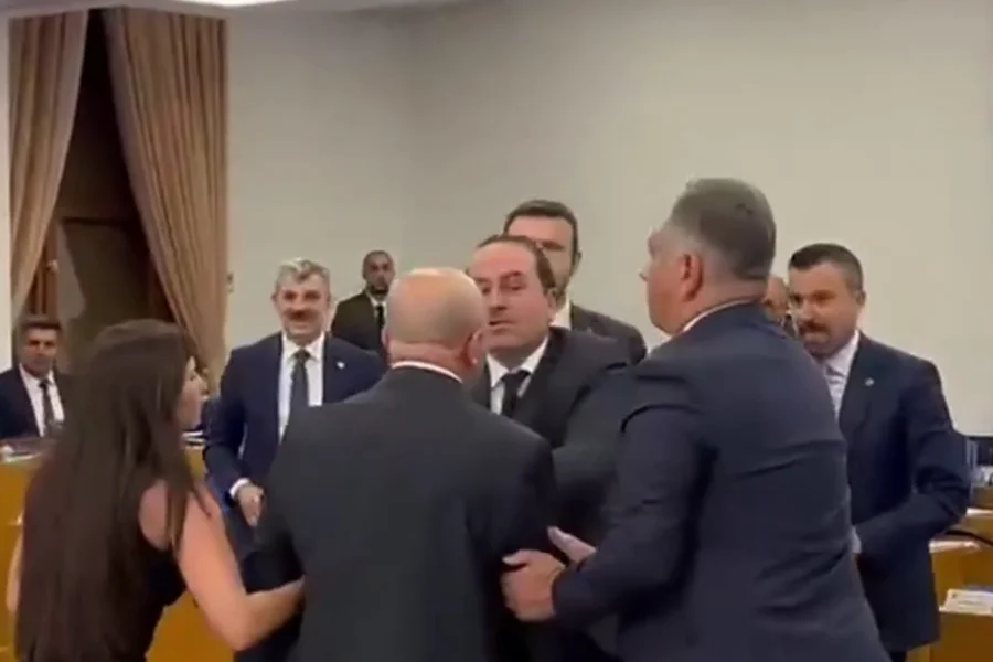 TBMM Plan ve Bütçe Komisyonu'nda gergin anlar! Samsun Milletvekili Erhan Usta ile AK Partili vekil arasında tartışma