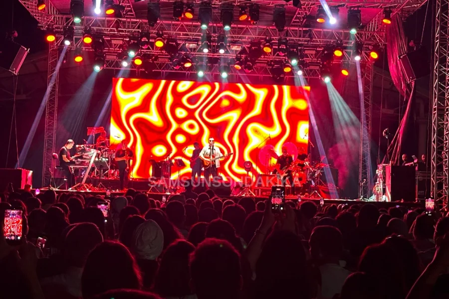 Yaşar Samsun'da Unutulmaz Bir Gece Yaşattı! Doğu Park Amfi Tiyatro'da Binlerce Müziksever Buluştu