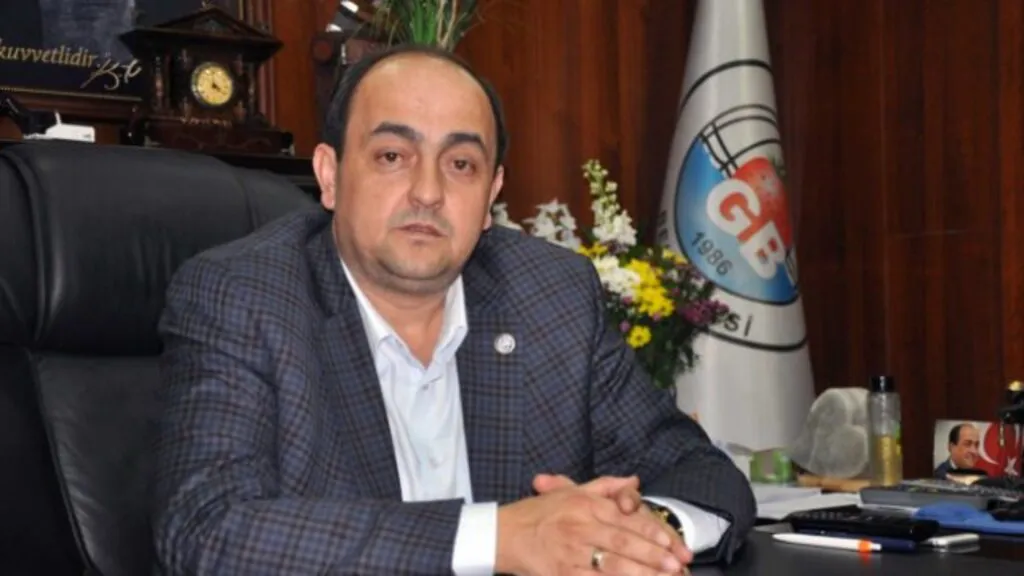Chp'li Belediye Başkanı İstifa Ederek Akp'ye Geçti!
