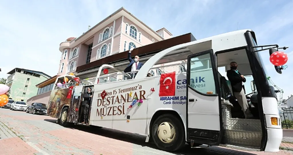 İbrahim Sandıkçı Canik Sokaklarını Gezerek İlçe Halkının Bayramını Kutladı