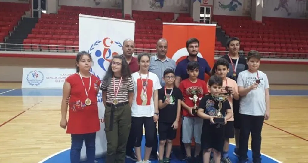 Atakum Belediyespor Satranç Takımı Kupaları Topladı