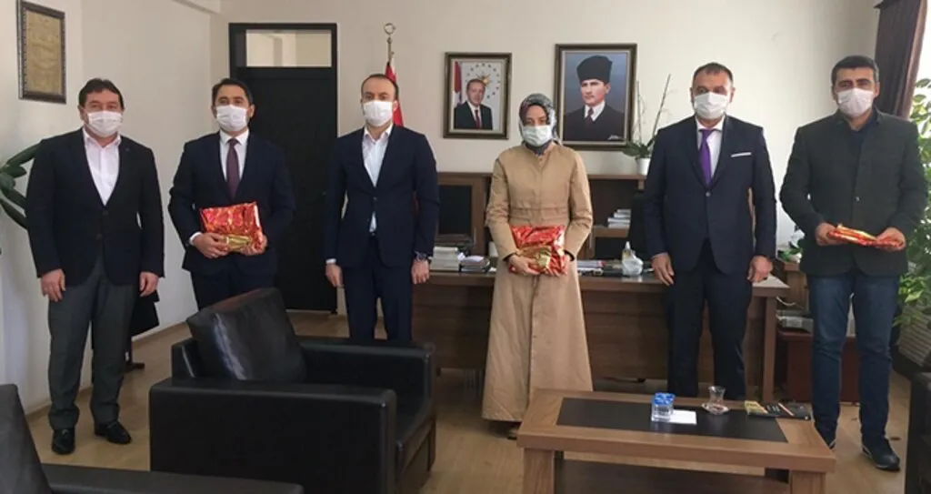 Başkan Akgül'den öğretmenlere altın 