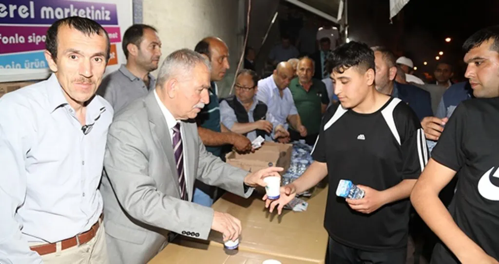Başkan Demirtaş Kendi Eliyle Lokma Dağıttı