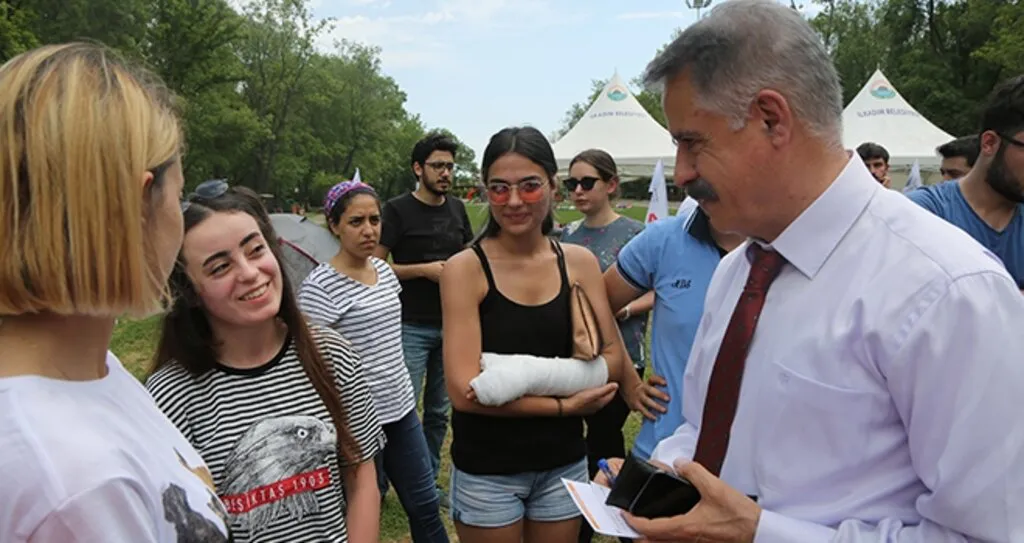 Başkan Deveci gençlerle buluştu; Özgürlüğünüzden  vazgeçmeyin!