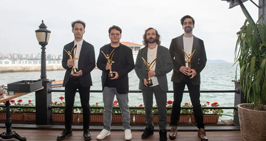 Altın Kelebek’te En İyi Müzik Grubu Ödülü Yüzyüzeyken Konuşuruz’un