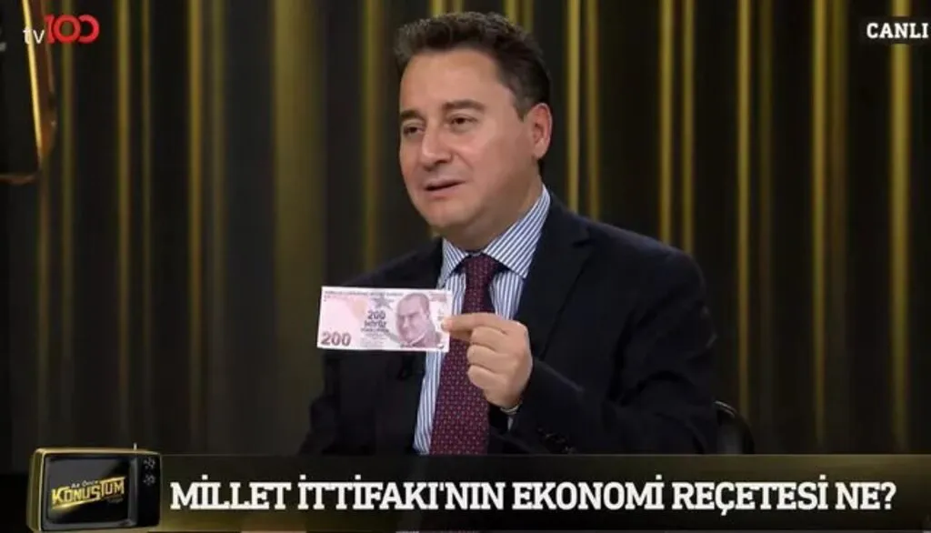 DEVA Partisi lideri Ali Babacan canlı yayında cüzdanından 200 TL çıkardı: 2009 yılında 134 dolar ediyordu, bugün 9 dolar