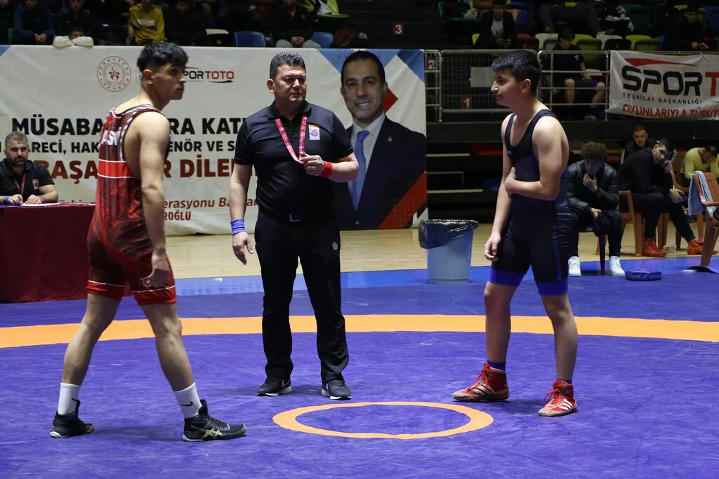 Samsun'da Yaşar Doğu U17 Serbest Güreş Türkiye Şampiyonası Heyecanı Başladı