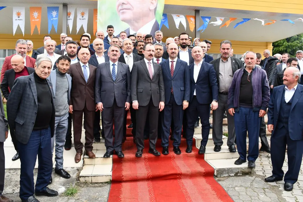 Ticaret Bakanı Muş, Samsun'da iş insanları ve STK temsilcileriyle bir araya geldi