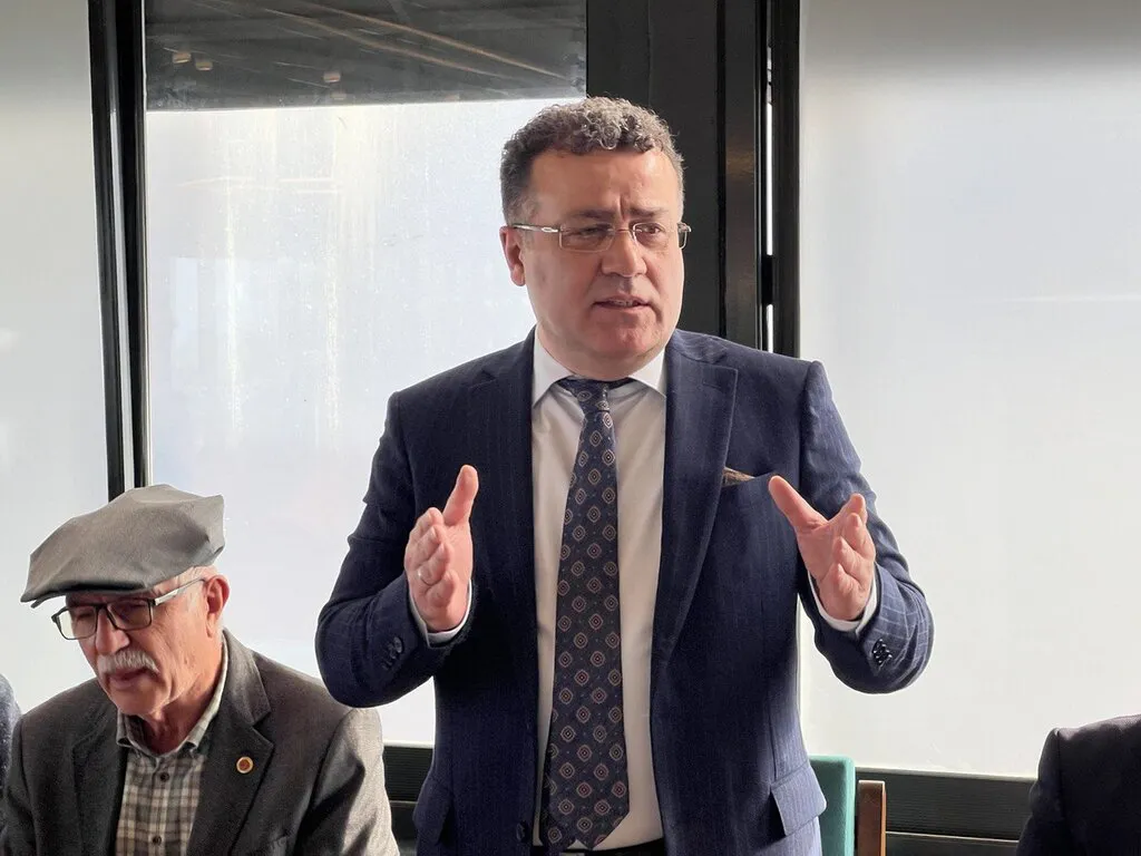 İshak Taşçı'dan Gövde Gösterisi! Atakumlu Muhtarlar Taşçı'nın Yanında