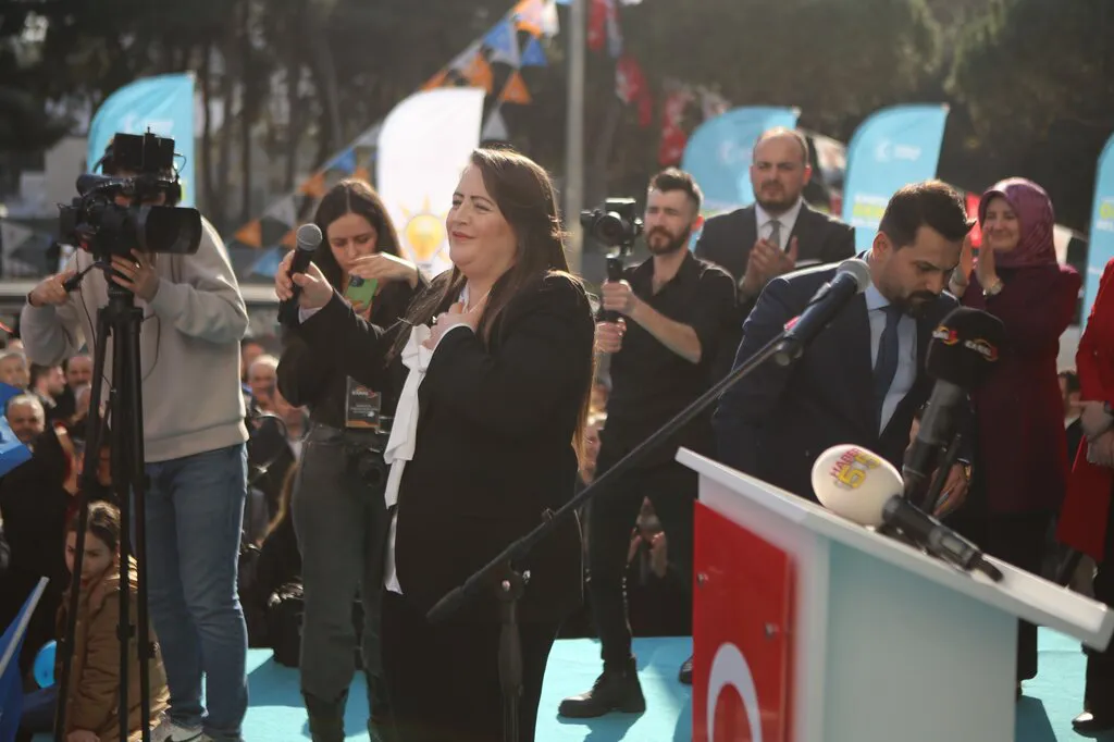 Atakum'da Seçim Heyecanı: Özlem Maraş'ın Seçim Koordinasyon Merkezi (SKM) Açılışı Büyük İlgi Gördü