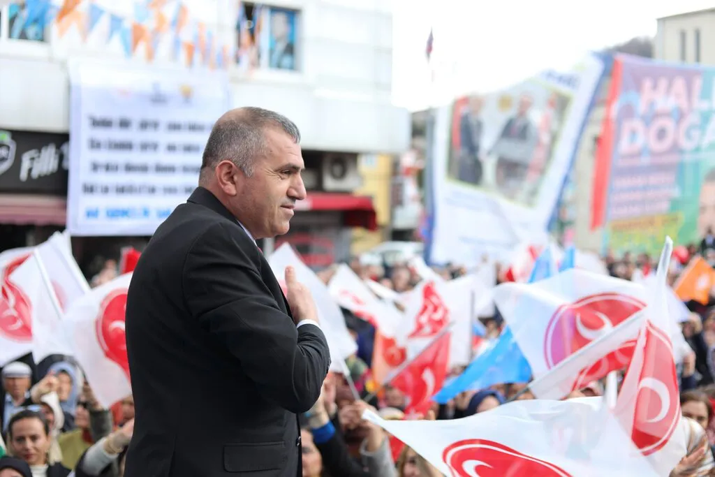 Büyük Salıpazarı Mitingi'nde Konuşan Burhan Mucur: Sizlerin Ayağına Gelmek Bizlerin Borcudur