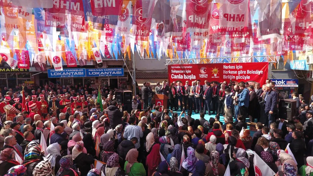 MHP'den Salıpazarı'nda Gövde Gösterisi! Salıpazarı Seçmen İletişim Merkezi Açıldı