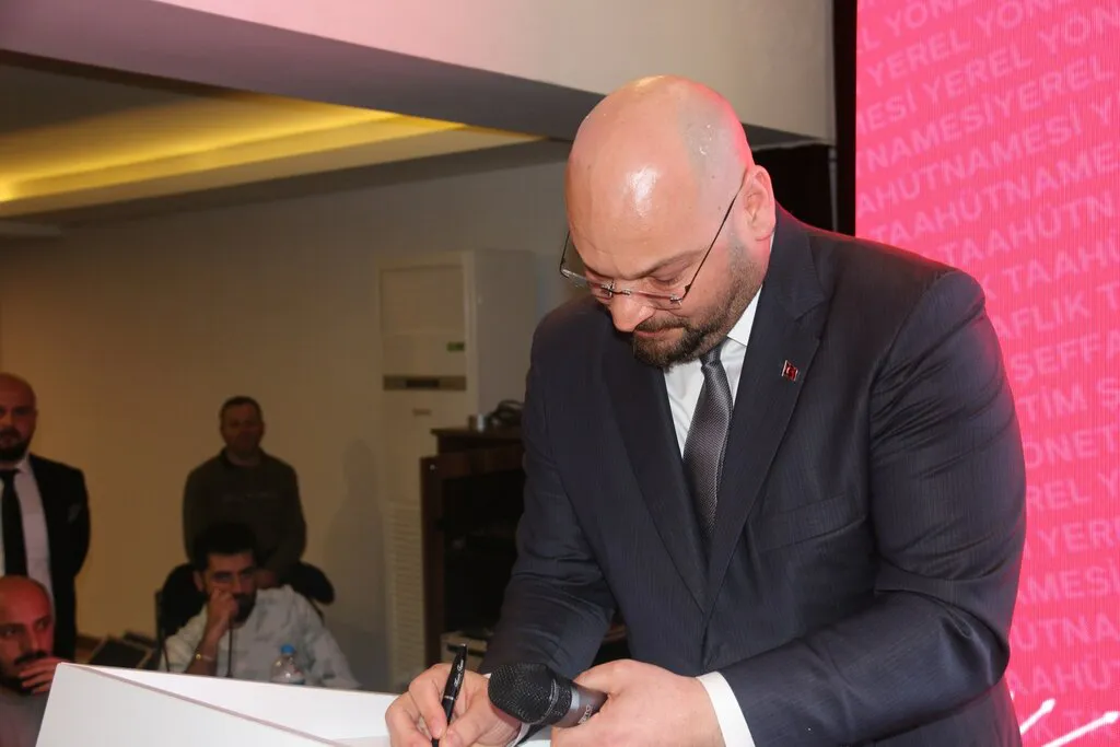 Serhat Türkel’den görkemli lansman tanıtımı