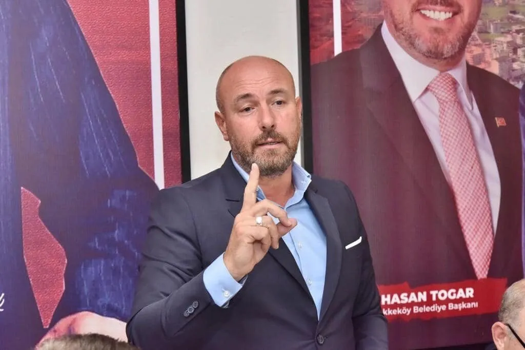 Tekkeköy Belediye Başkanı Hasan Togar'dan Mustafa Candal'a Cevap: Bifteğinizi yiyin, ata binin, balık avlayın ama bu millete hayal satmayın