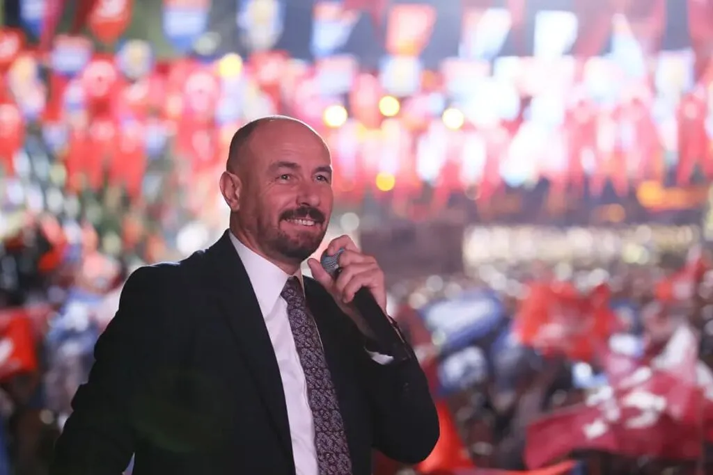 Togar Candal’a servetinin kaynağını sordu: Balık mı sattın da bu serveti yaptın