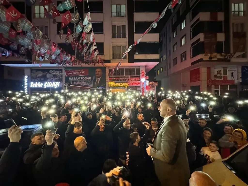 Başkan Togar: “Türkiye’nin okuyacağı bir sevda hikayesi yazıyorsunuz”
