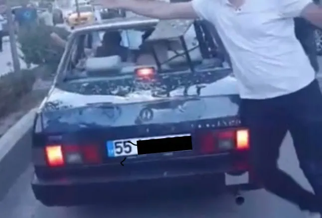 Hakkari’de Samsun Plakalı Araca Saldırı: 1 Yaralı
