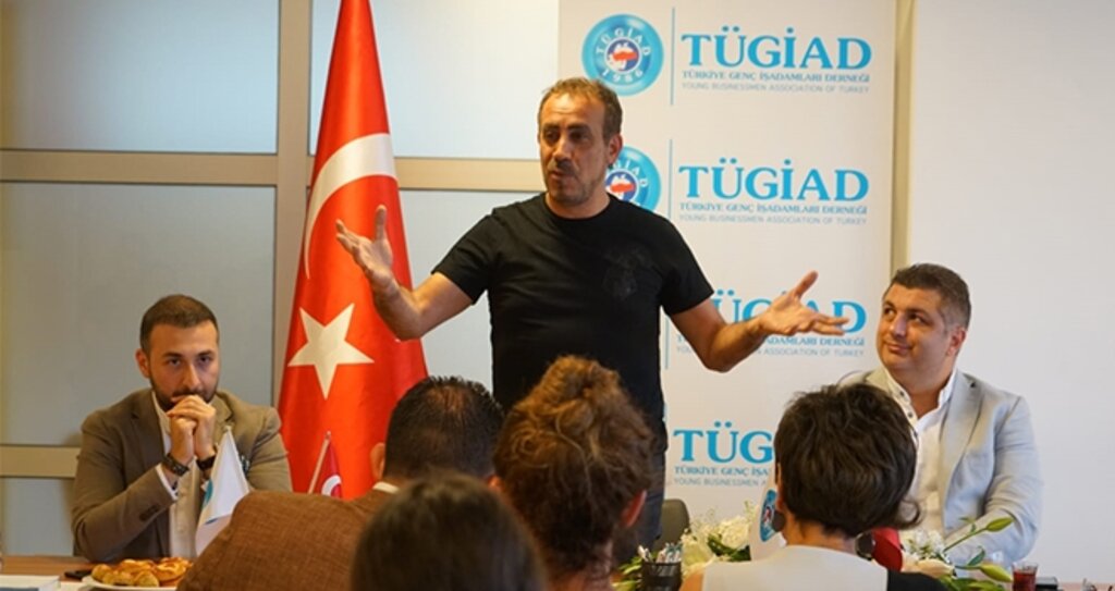 TÜGİAD'tan Öğrencilere Süpriz
