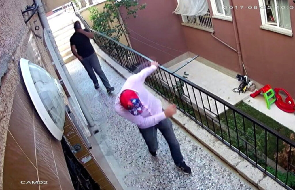 Hırsızlık İçin Girdikleri Yerde Resmen 2 Gün Yaşadılar haberi