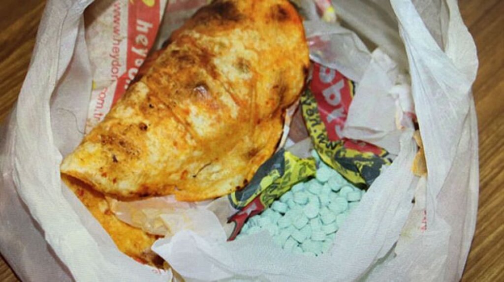 Lahmacunun Arasından 100 Gram Esrar Çıktı haberi