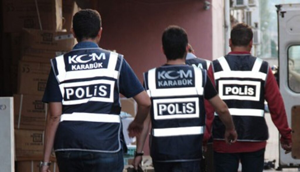 33 Polis Resmen Tahliye Edildi haberi