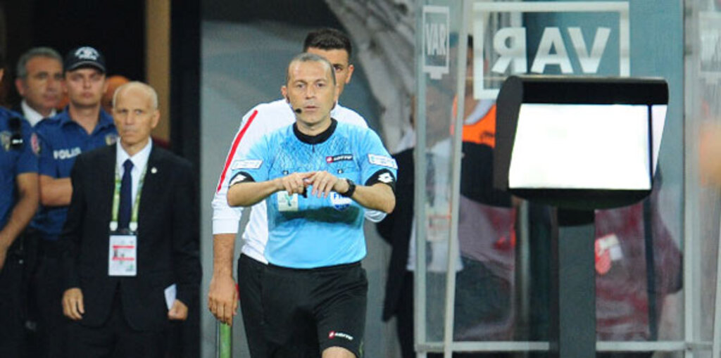 Var Bile Cüneyt Çakır'ın Kararını Değiştirmiyor