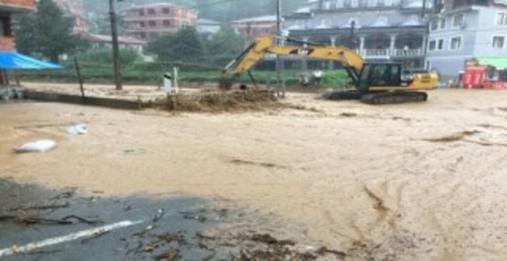 Ordu'dan Sonra Şimdi de Rize Sel Felaketini Yaşıyor! Mahsur Kaldılar haberi
