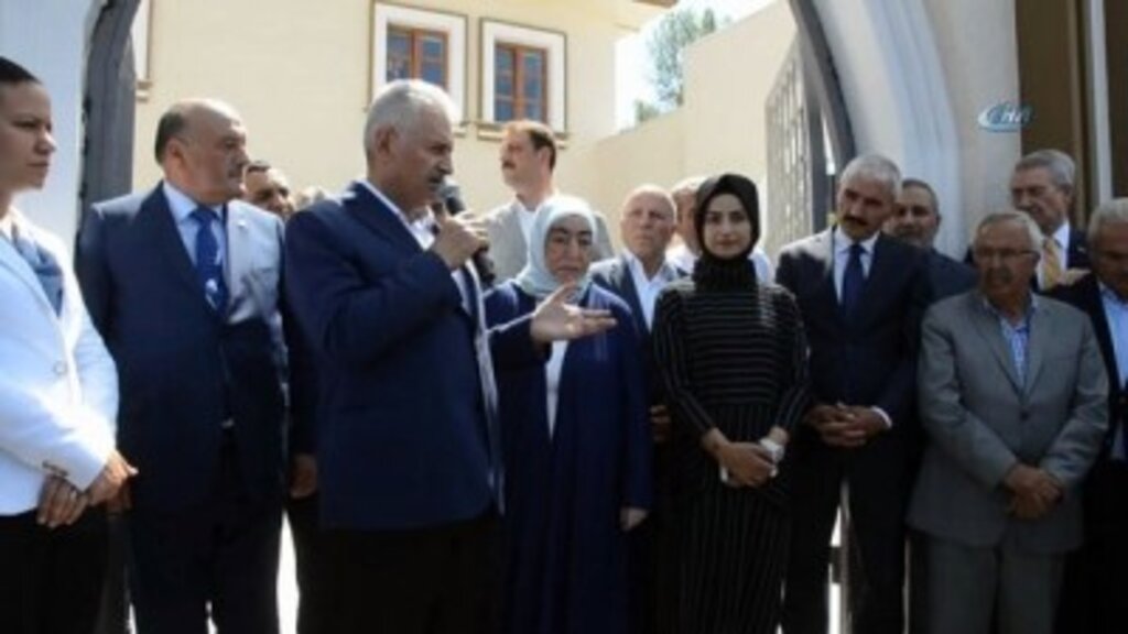 Binali Yıldırım Baba Evinde Konuştu: Kıskançlıkları Artıyor Hileye Başvuruyorlar haberi