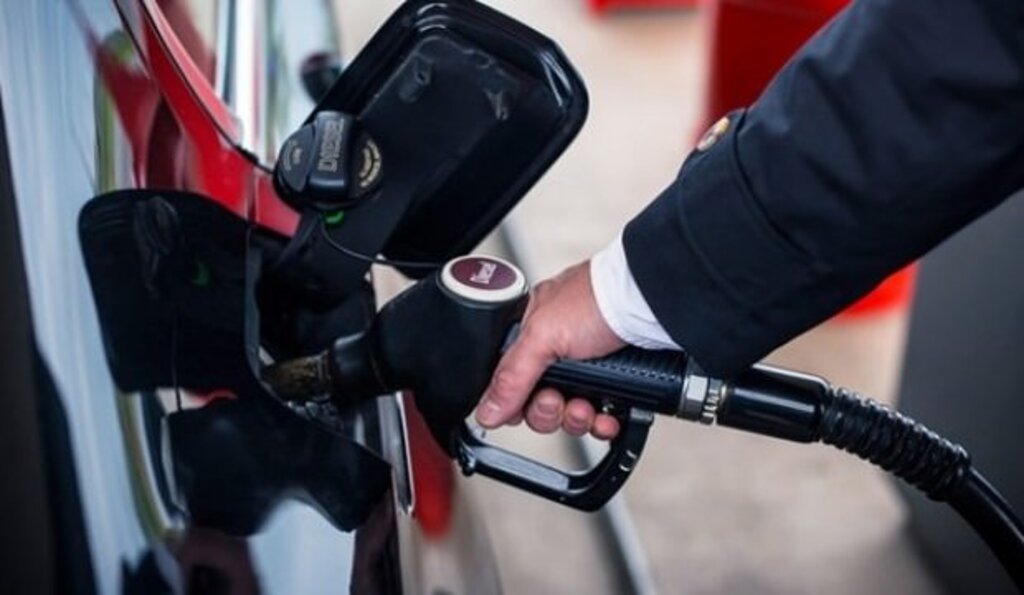 Benzine Büyük İndirim! Depolar Dolacak haberi