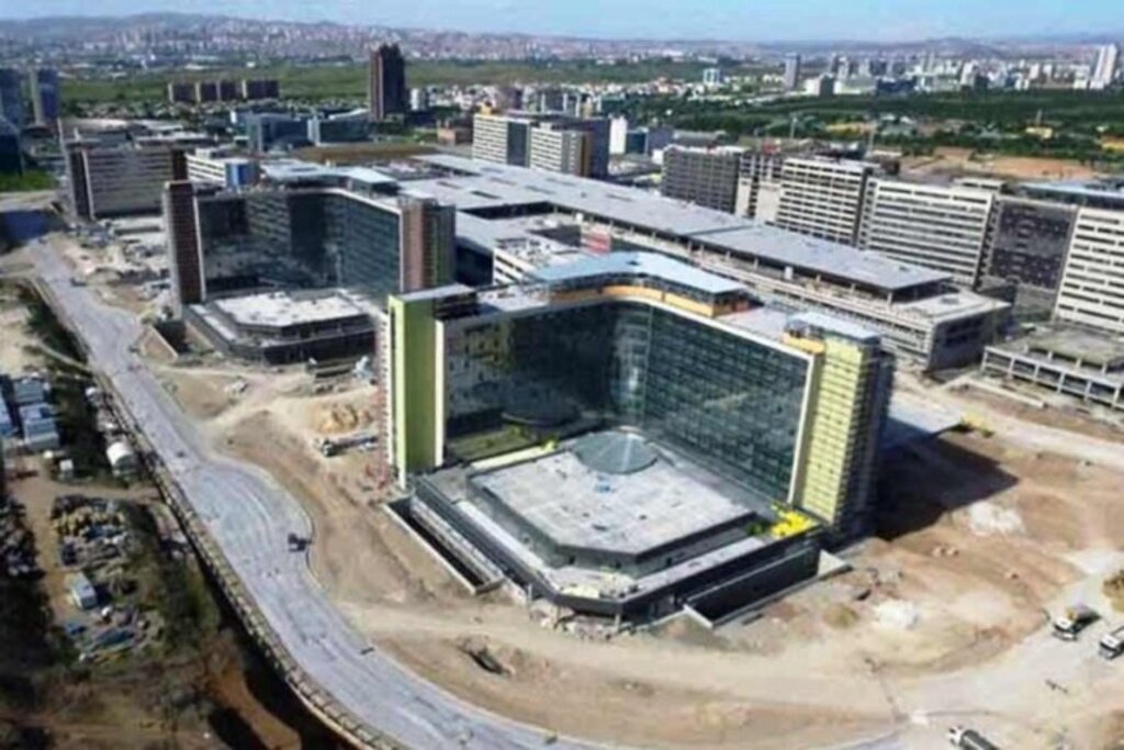 Aralık Ayına Yetişmesi Planlandı Ancak İşçiler İşi Bıraktı haberi