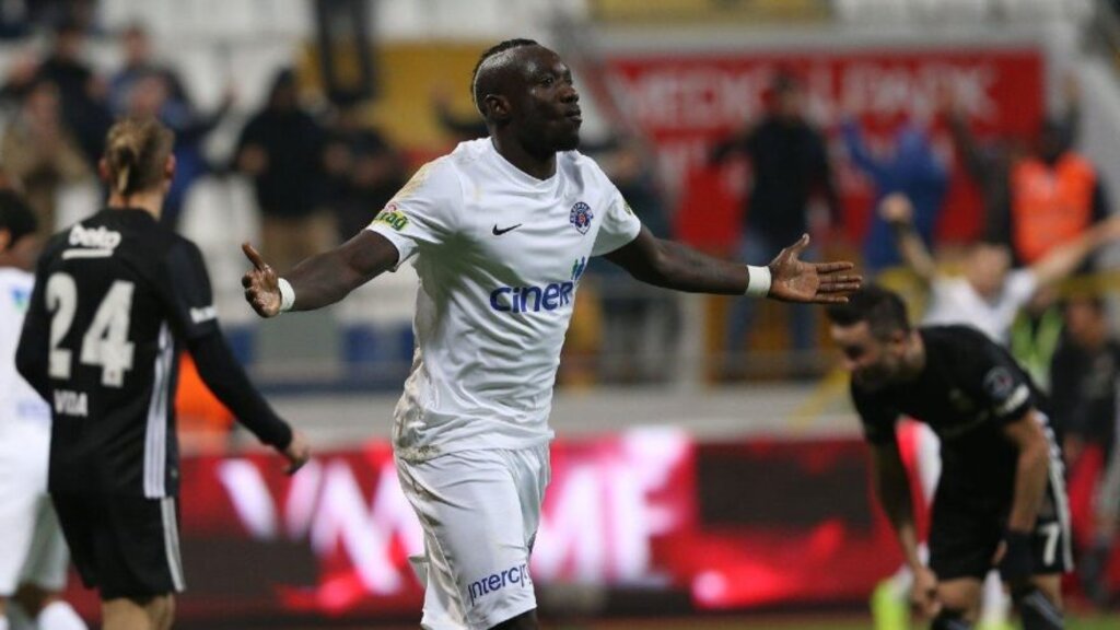 Beşiktaş Tirübünlerinden İstifa Sesleri! Maç Sonucu 4 haberi