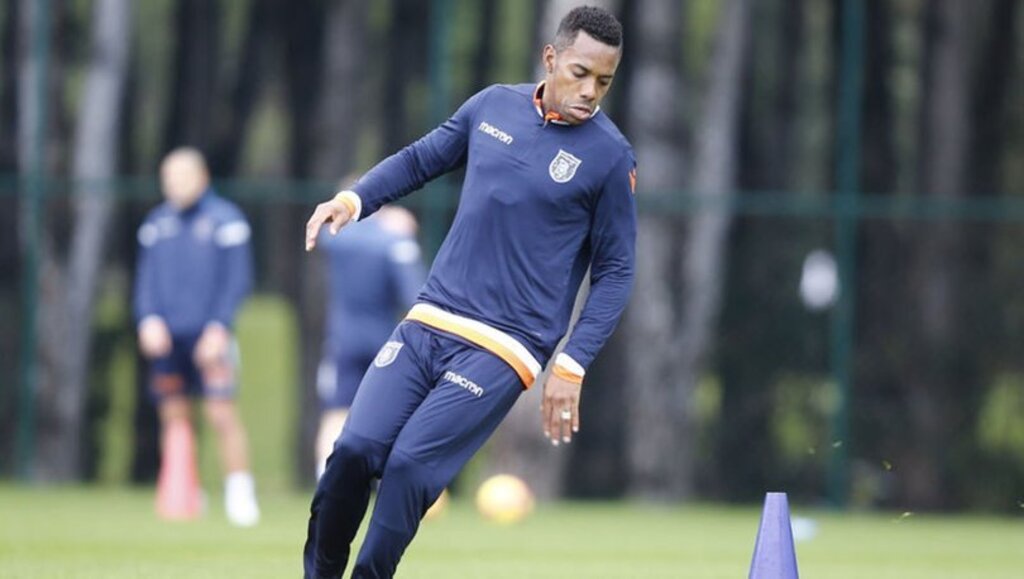 Robinho İlk Kez Sahaya Çıktı. haberi