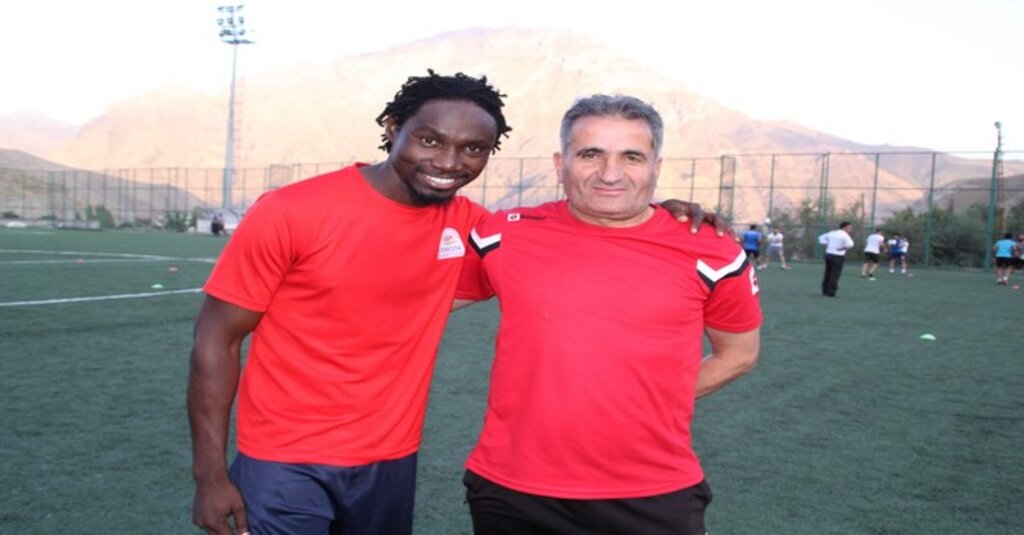 Nijeryalı Futbolcu Yüksekova'da Çok Mutlu haberi