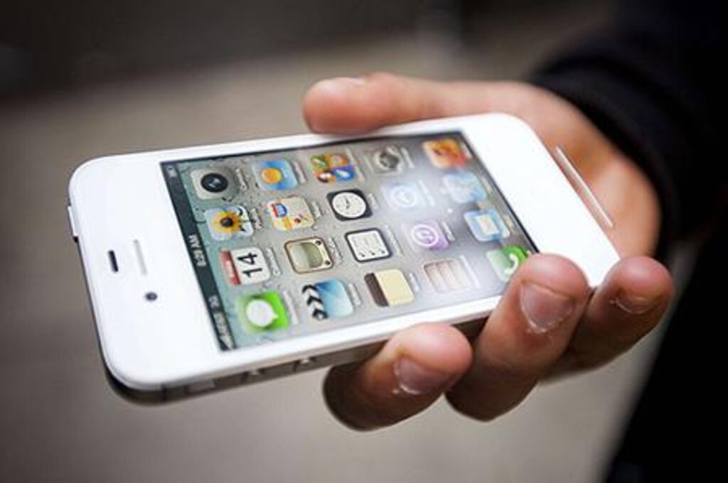 Apple En Küçük İphonesini Kullanıcılarına Sunmaya Hazırlanıyor haberi