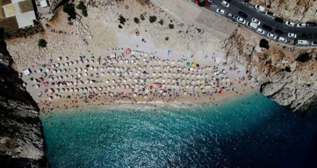 Turizmde bayram bereketi! 400 bin kişi akın etti haberi
