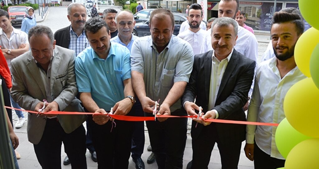 Başkan Özdemir İşyeri Açtı haberi