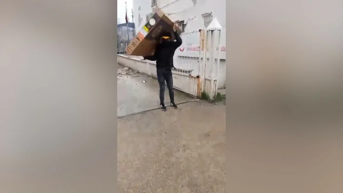 Deprem Bölgesinde Yağmacılar Ortaya Çıktı