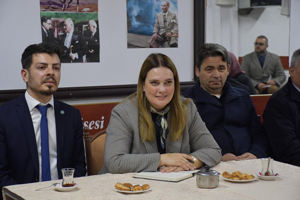 İYİ Parti Samsun Milletvekili Adayı İmren Nilay Tüfekci Meşalelerle Karşılandı